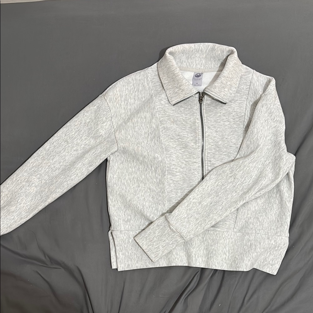 Te Verde Gray Bomber Jacket with Cropped Fit and Textured Fabric